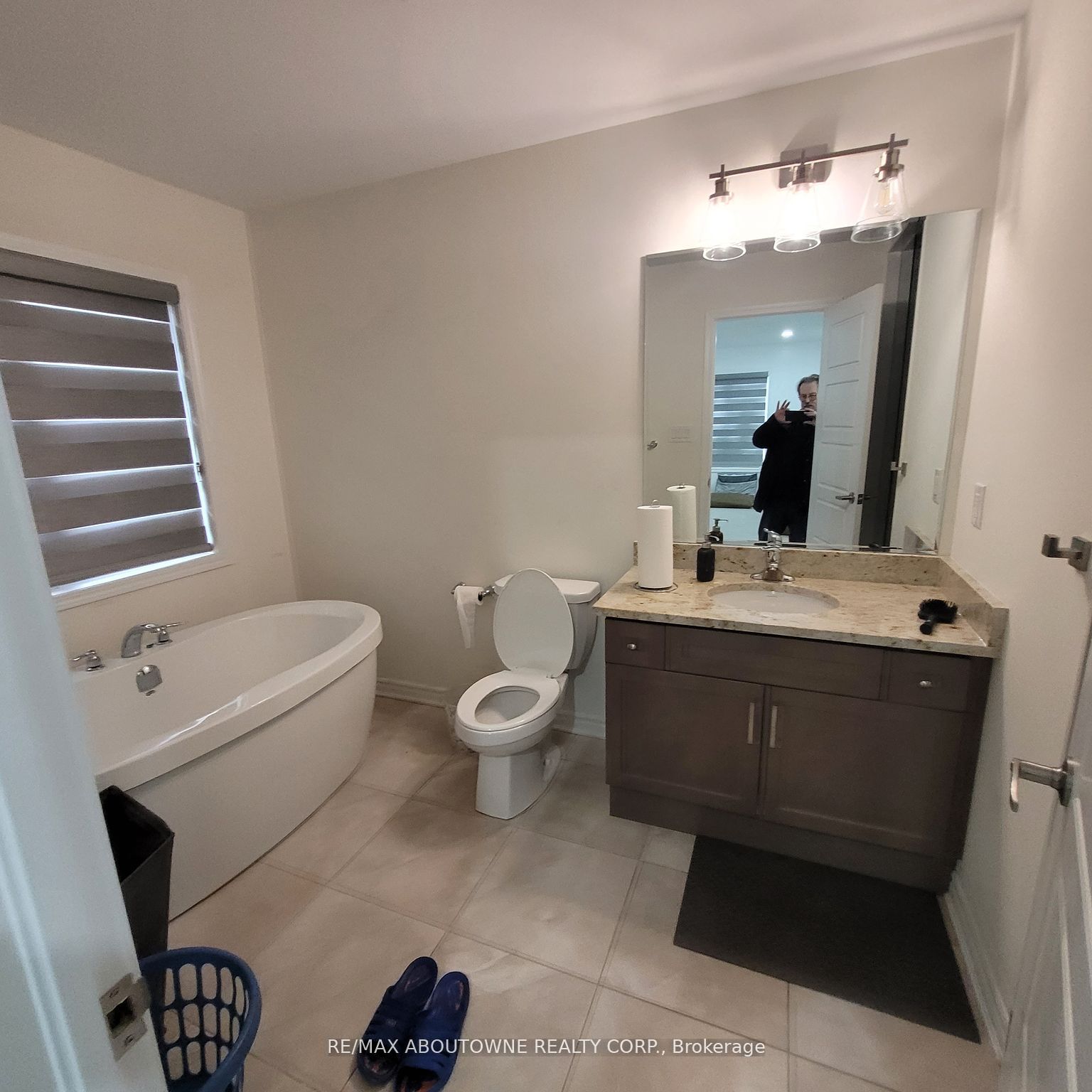 973 Logan Drive, Milton ‣ W12590378 973 Logan Drive, Milton ‣ W12590378