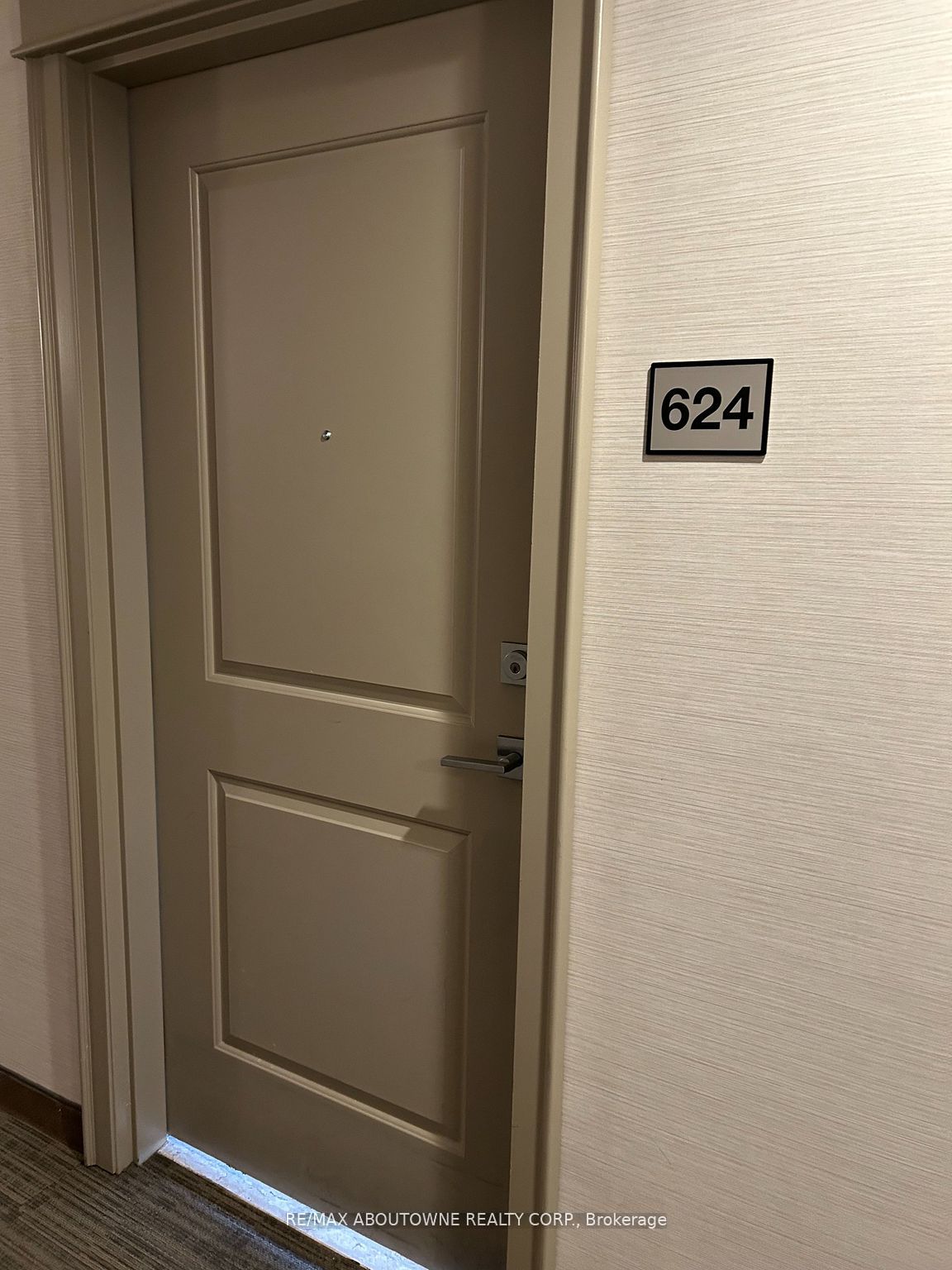 24 – 2486 Old Bronte Road, Oakville ‣ W12592698 24 – 2486 Old Bronte Road, Oakville ‣ W12592698