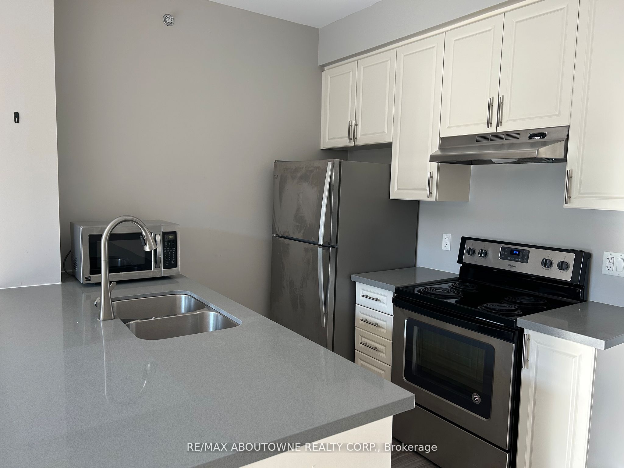 24 – 2486 Old Bronte Road, Oakville ‣ W12592698 24 – 2486 Old Bronte Road, Oakville ‣ W12592698