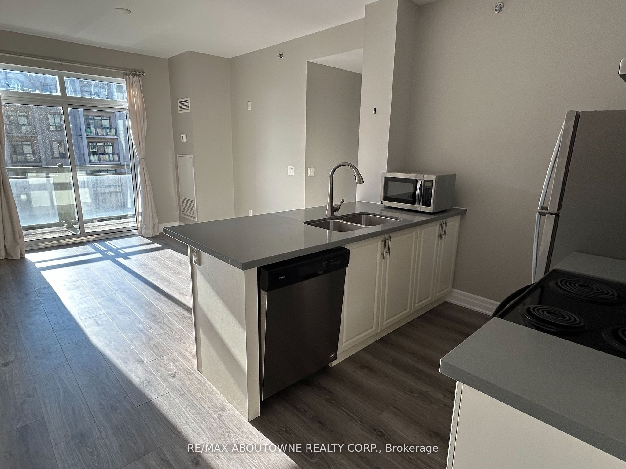 24 – 2486 Old Bronte Road, Oakville ‣ W12592698 24 – 2486 Old Bronte Road, Oakville ‣ W12592698