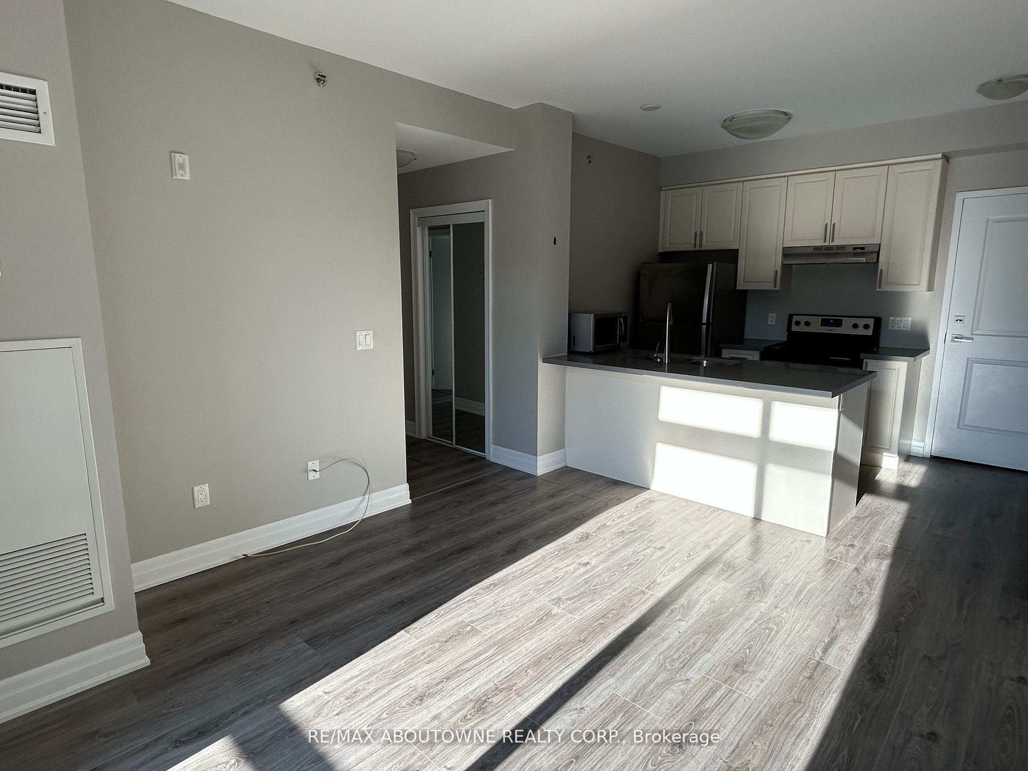 24 – 2486 Old Bronte Road, Oakville ‣ W12592698 24 – 2486 Old Bronte Road, Oakville ‣ W12592698