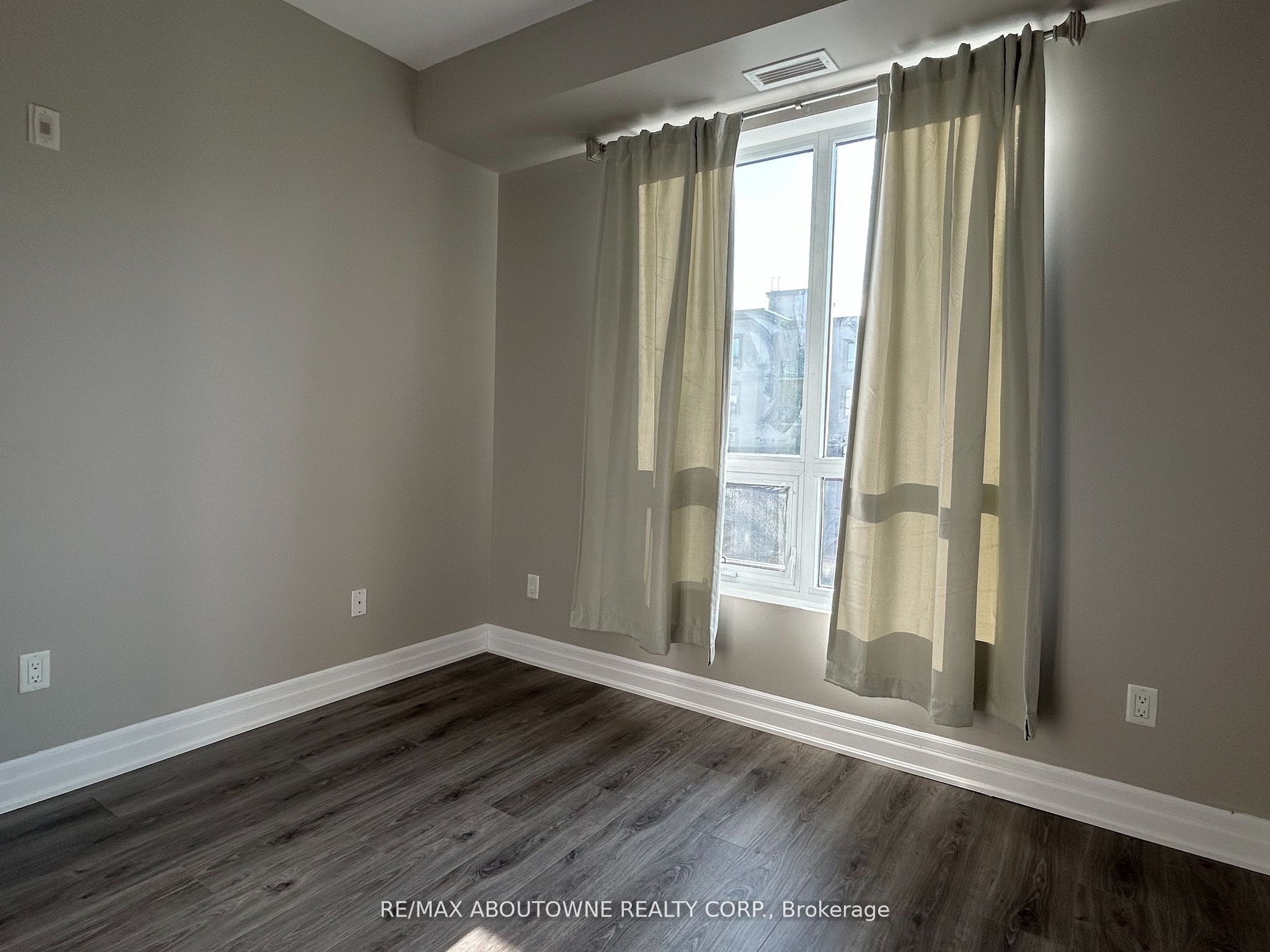 24 – 2486 Old Bronte Road, Oakville ‣ W12592698 24 – 2486 Old Bronte Road, Oakville ‣ W12592698