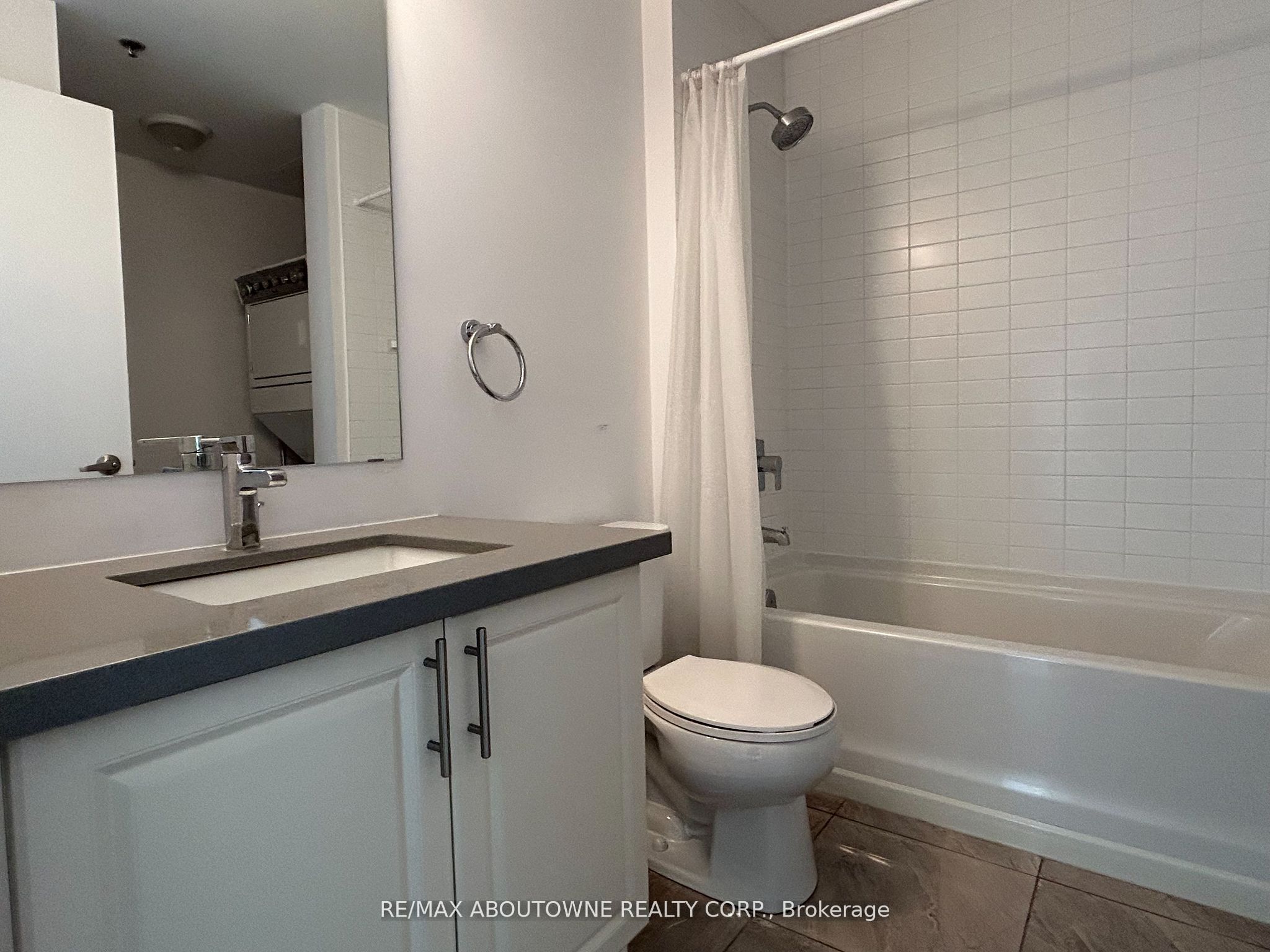 24 – 2486 Old Bronte Road, Oakville ‣ W12592698 24 – 2486 Old Bronte Road, Oakville ‣ W12592698