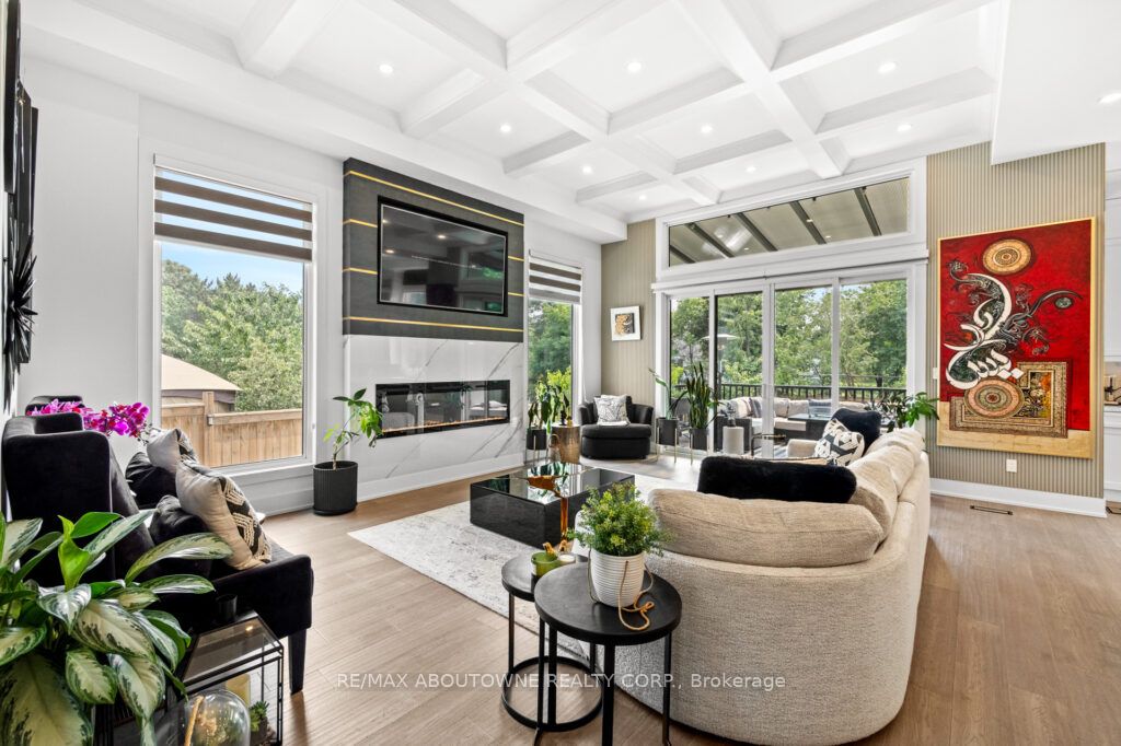 334 Third Lane, Oakville ‣ W12594248 334 Third Lane, Oakville ‣ W12594248