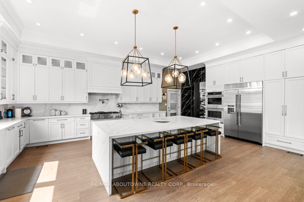 334 Third Lane, Oakville ‣ W12594248 334 Third Lane, Oakville ‣ W12594248