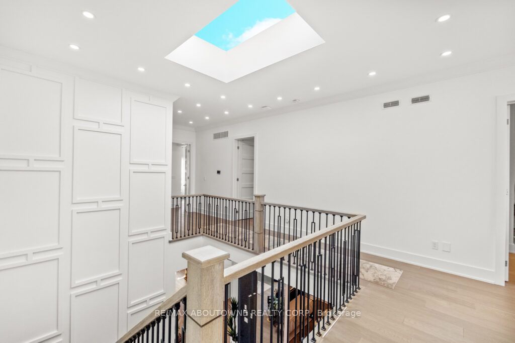 334 Third Lane, Oakville ‣ W12594248 334 Third Lane, Oakville ‣ W12594248