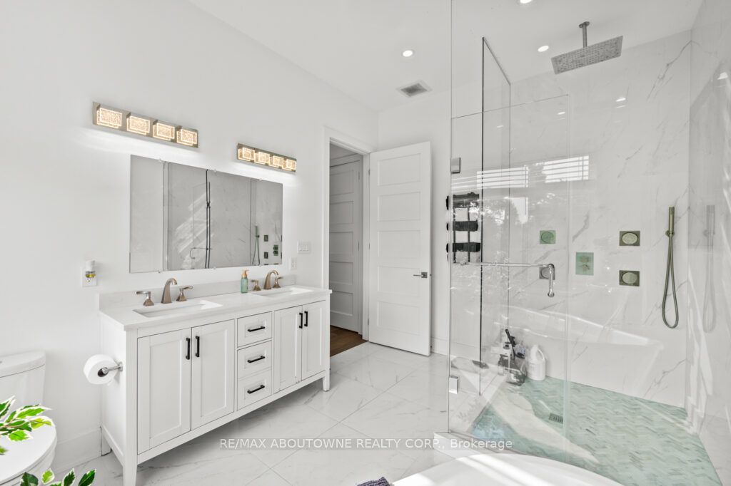 334 Third Lane, Oakville ‣ W12594248 334 Third Lane, Oakville ‣ W12594248