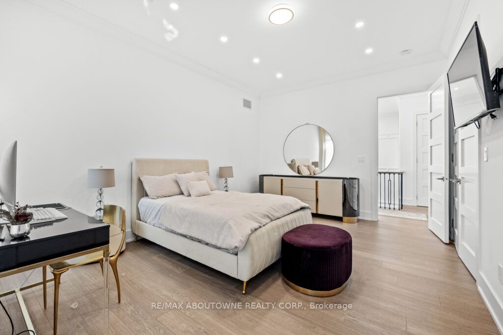 334 Third Lane, Oakville ‣ W12594248 334 Third Lane, Oakville ‣ W12594248