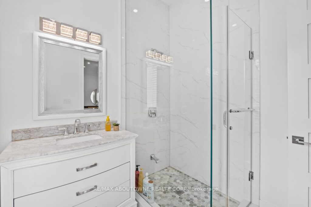 334 Third Lane, Oakville ‣ W12594248 334 Third Lane, Oakville ‣ W12594248