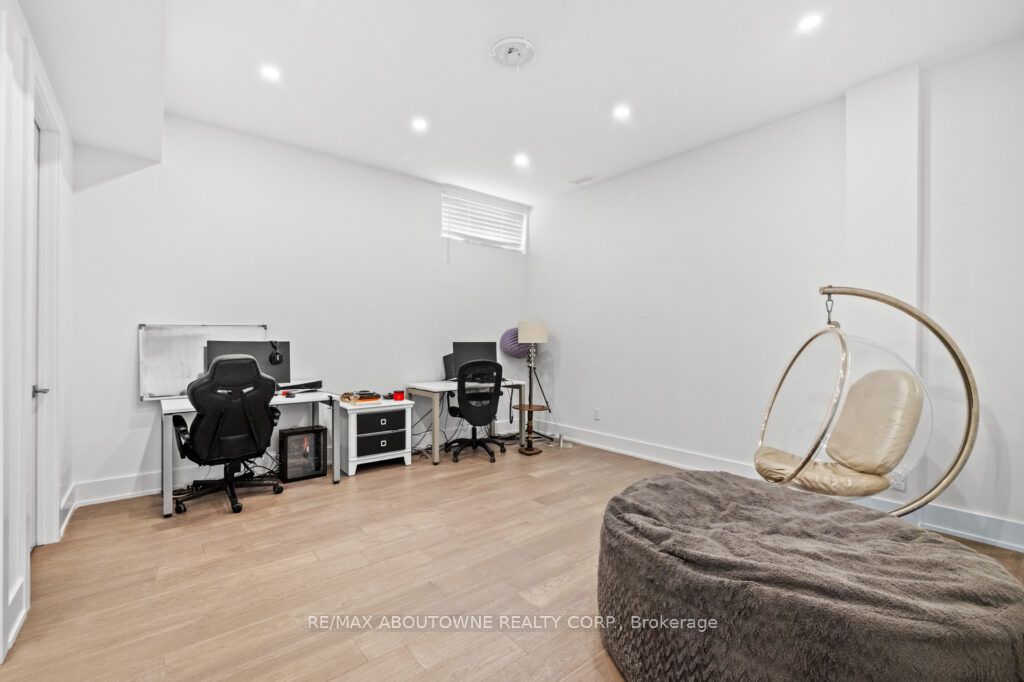 334 Third Lane, Oakville ‣ W12594248 334 Third Lane, Oakville ‣ W12594248