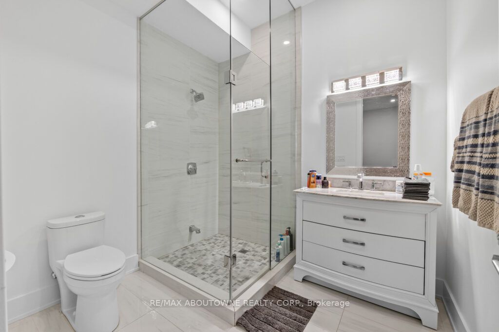 334 Third Lane, Oakville ‣ W12594248 334 Third Lane, Oakville ‣ W12594248