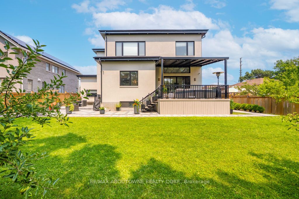 334 Third Lane, Oakville ‣ W12594248 334 Third Lane, Oakville ‣ W12594248