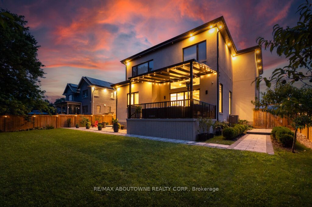 334 Third Lane, Oakville ‣ W12594248 334 Third Lane, Oakville ‣ W12594248