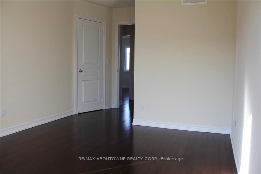 2178 Fiddlers Way, Oakville ‣ W12594360 2178 Fiddlers Way, Oakville ‣ W12594360