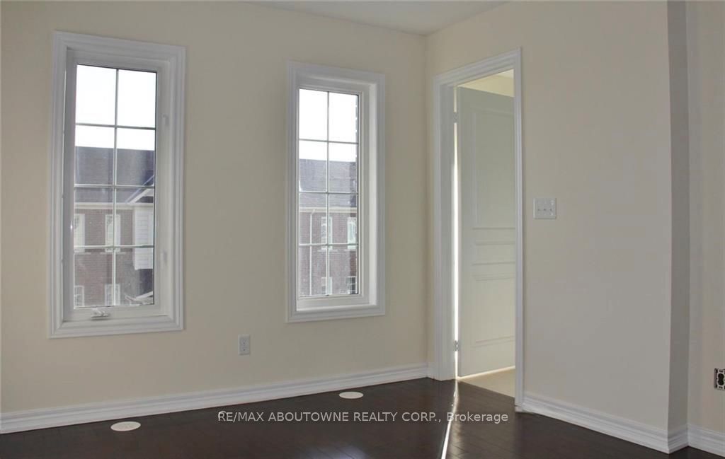 2178 Fiddlers Way, Oakville ‣ W12594360 2178 Fiddlers Way, Oakville ‣ W12594360