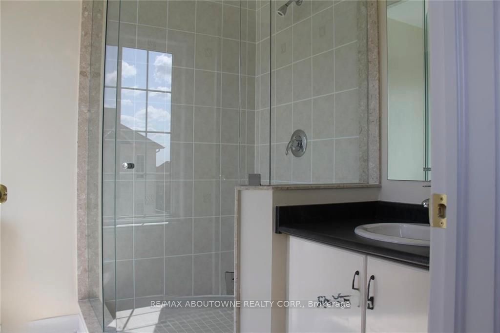 2178 Fiddlers Way, Oakville ‣ W12594360 2178 Fiddlers Way, Oakville ‣ W12594360