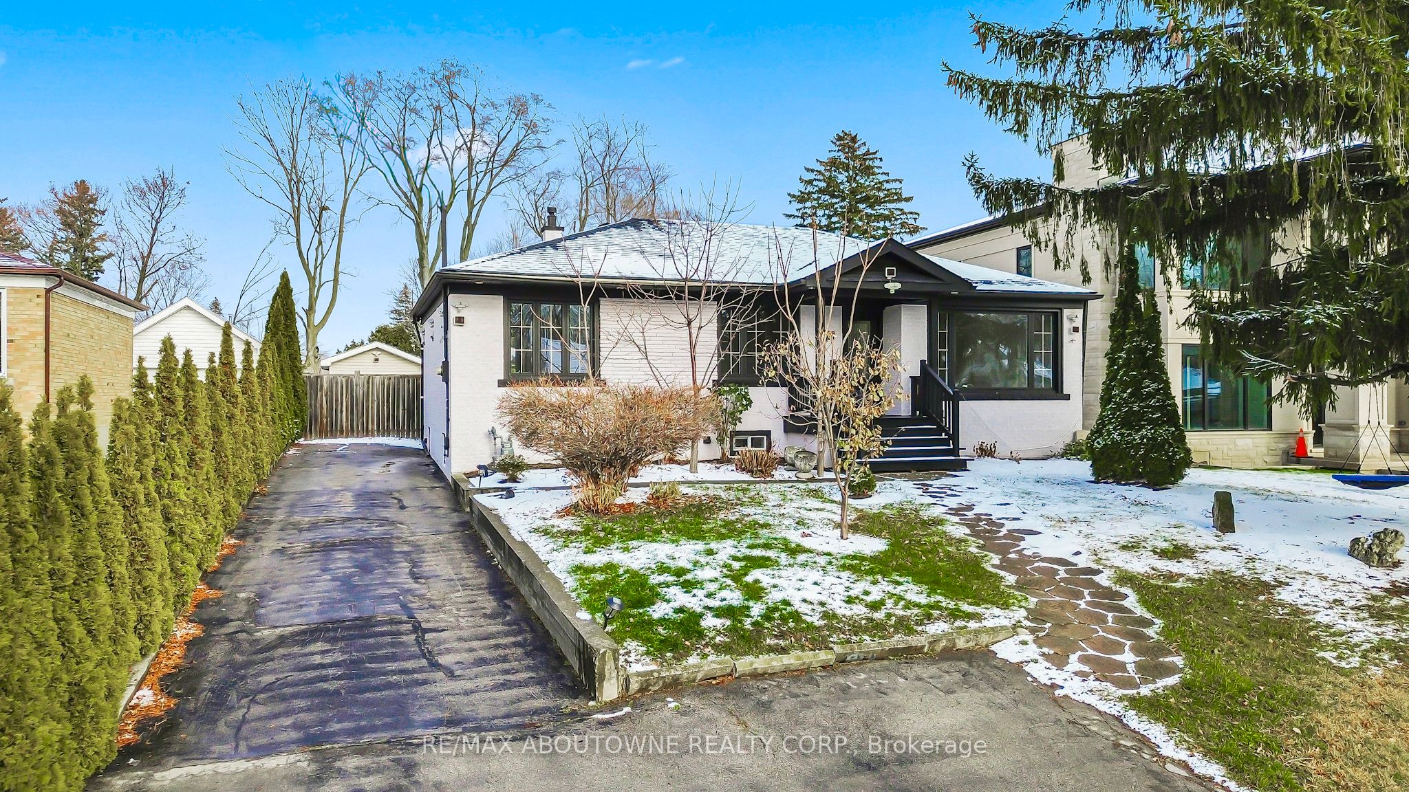 231 Woodale Avenue, Oakville