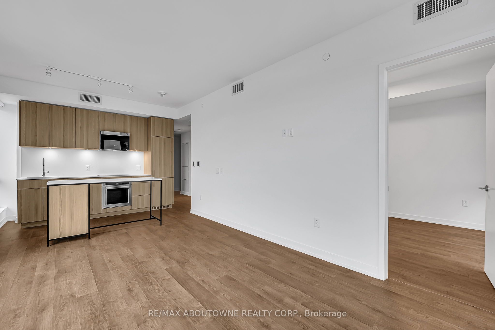 17 – 251 Masonry Way, Mississauga ‣ W12608256 17 – 251 Masonry Way, Mississauga ‣ W12608256