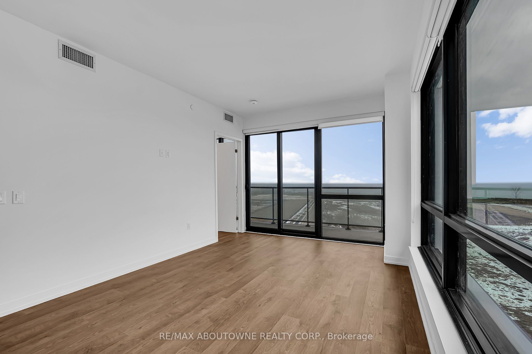 17 – 251 Masonry Way, Mississauga ‣ W12608256 17 – 251 Masonry Way, Mississauga ‣ W12608256