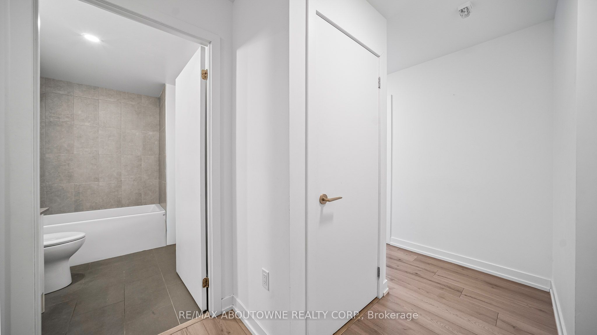 7 – 1195 The Queensway Avenue, Toronto W08 ‣ W12610572 7 – 1195 The Queensway Avenue, Toronto W08 ‣ W12610572