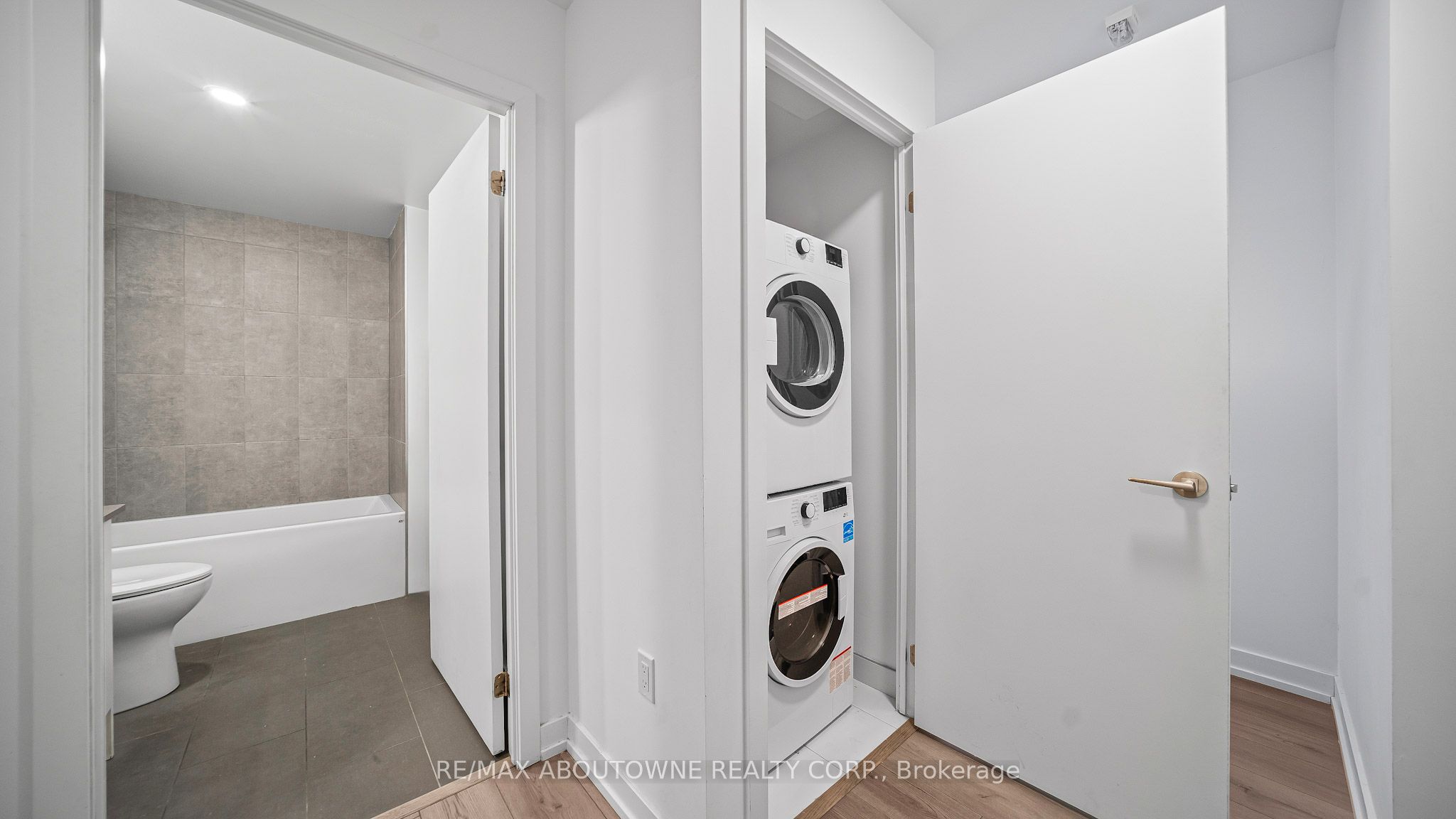 7 – 1195 The Queensway Avenue, Toronto W08 ‣ W12610572 7 – 1195 The Queensway Avenue, Toronto W08 ‣ W12610572