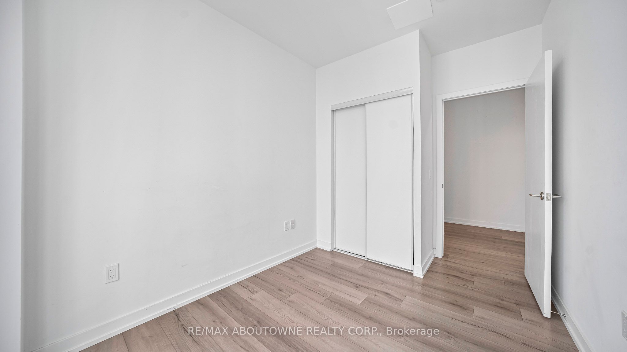 7 – 1195 The Queensway Avenue, Toronto W08 ‣ W12610572 7 – 1195 The Queensway Avenue, Toronto W08 ‣ W12610572