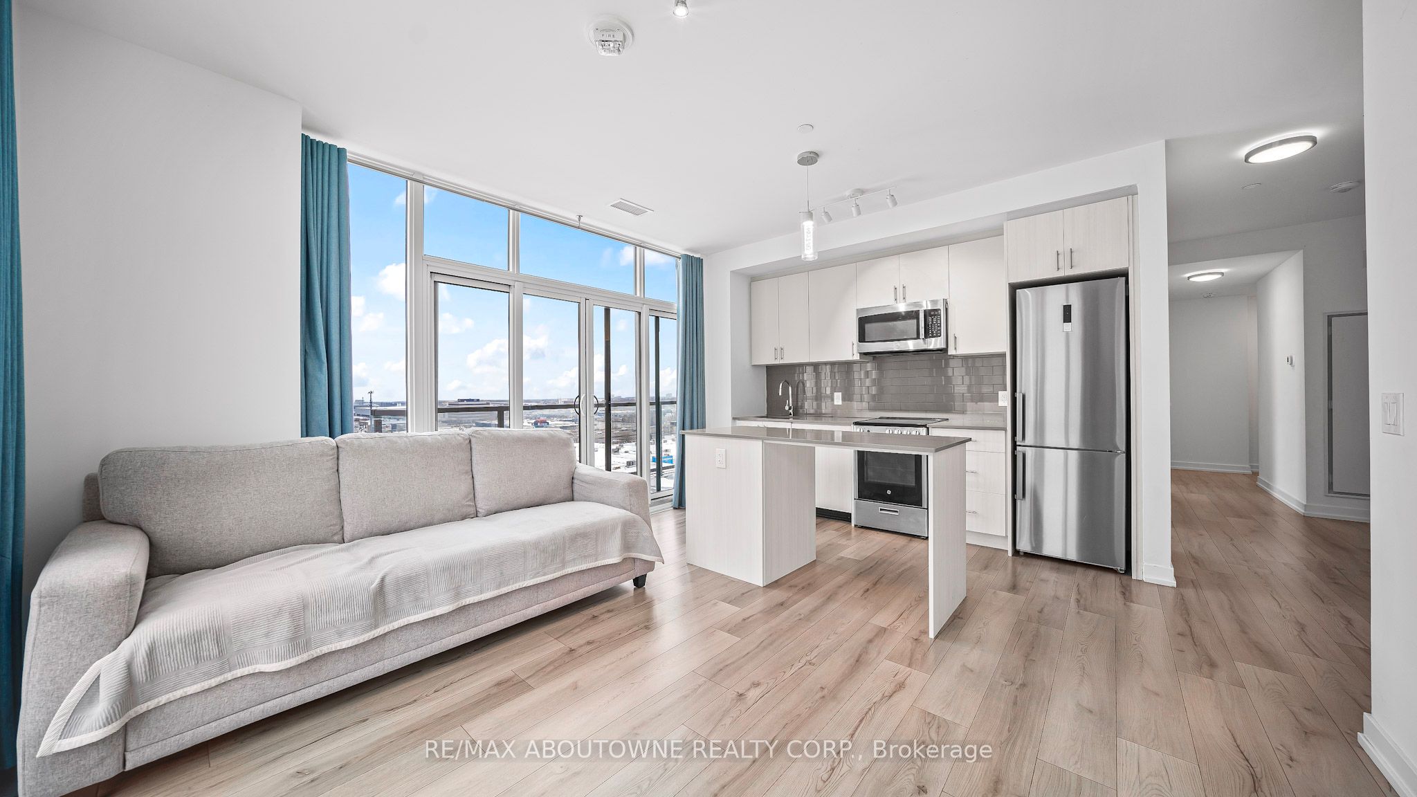 7 – 1195 The Queensway Avenue, Toronto W08 ‣ W12610572 7 – 1195 The Queensway Avenue, Toronto W08 ‣ W12610572