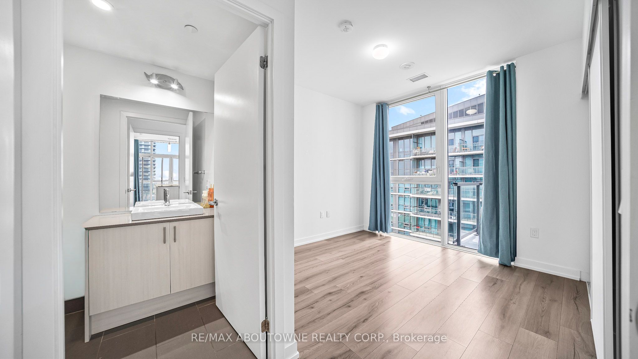 7 – 1195 The Queensway Avenue, Toronto W08 ‣ W12610572 7 – 1195 The Queensway Avenue, Toronto W08 ‣ W12610572