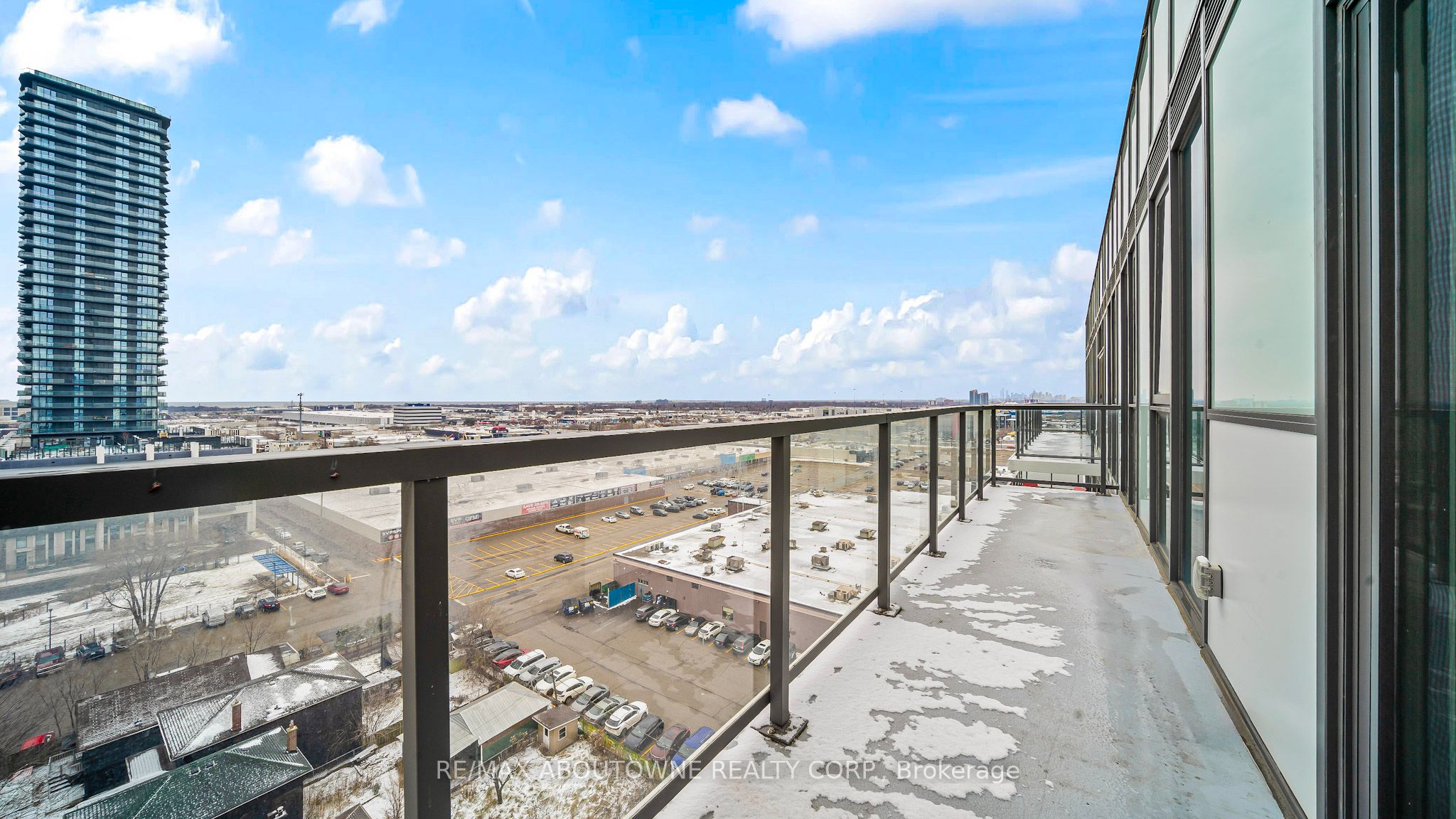 7 – 1195 The Queensway Avenue, Toronto W08 ‣ W12610572 7 – 1195 The Queensway Avenue, Toronto W08 ‣ W12610572