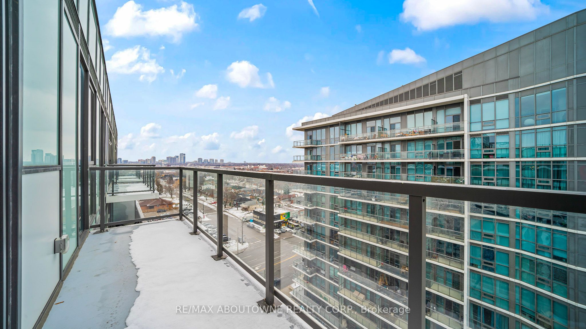 7 – 1195 The Queensway Avenue, Toronto W08 ‣ W12610572 7 – 1195 The Queensway Avenue, Toronto W08 ‣ W12610572