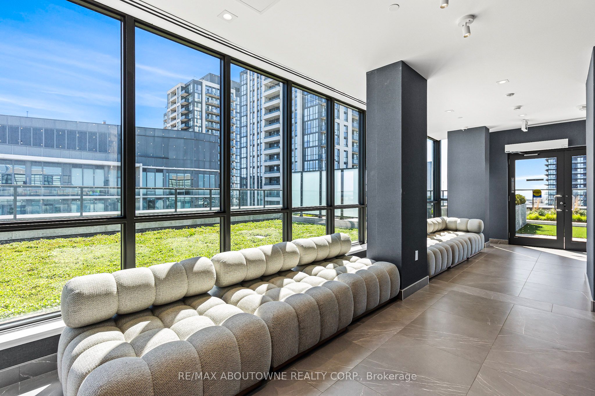 7 – 1195 The Queensway Avenue, Toronto W08 ‣ W12610572 7 – 1195 The Queensway Avenue, Toronto W08 ‣ W12610572