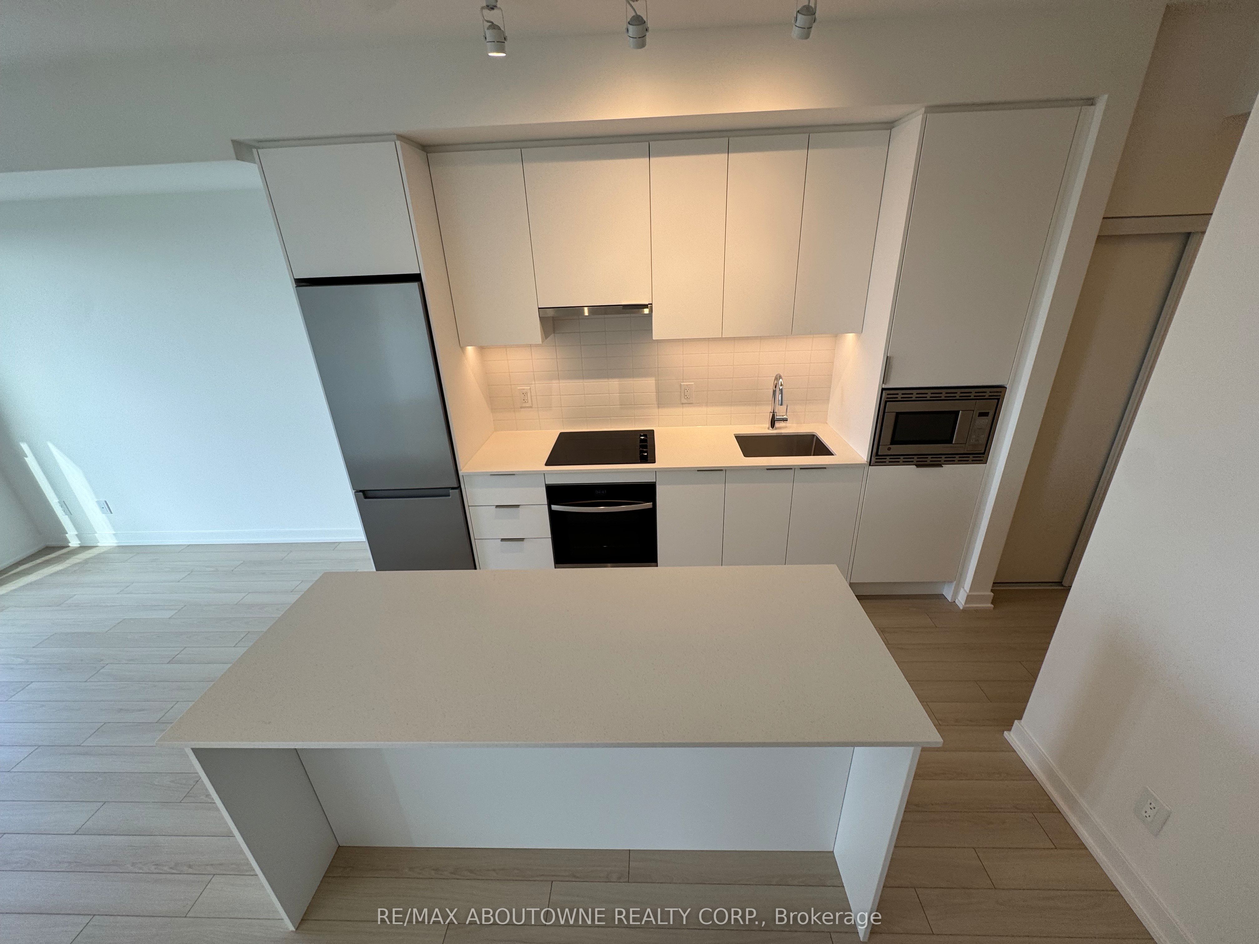 1204 – 3079 Trafalgar Road, Oakville ‣ W12612454 1204 – 3079 Trafalgar Road, Oakville ‣ W12612454