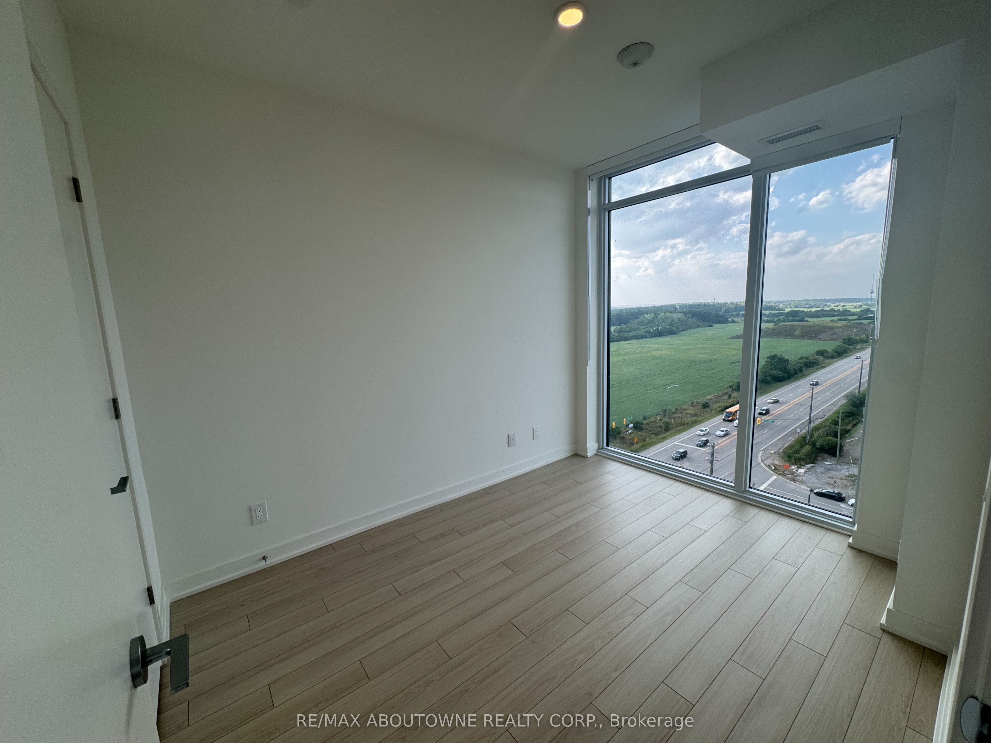 1204 – 3079 Trafalgar Road, Oakville ‣ W12612454 1204 – 3079 Trafalgar Road, Oakville ‣ W12612454