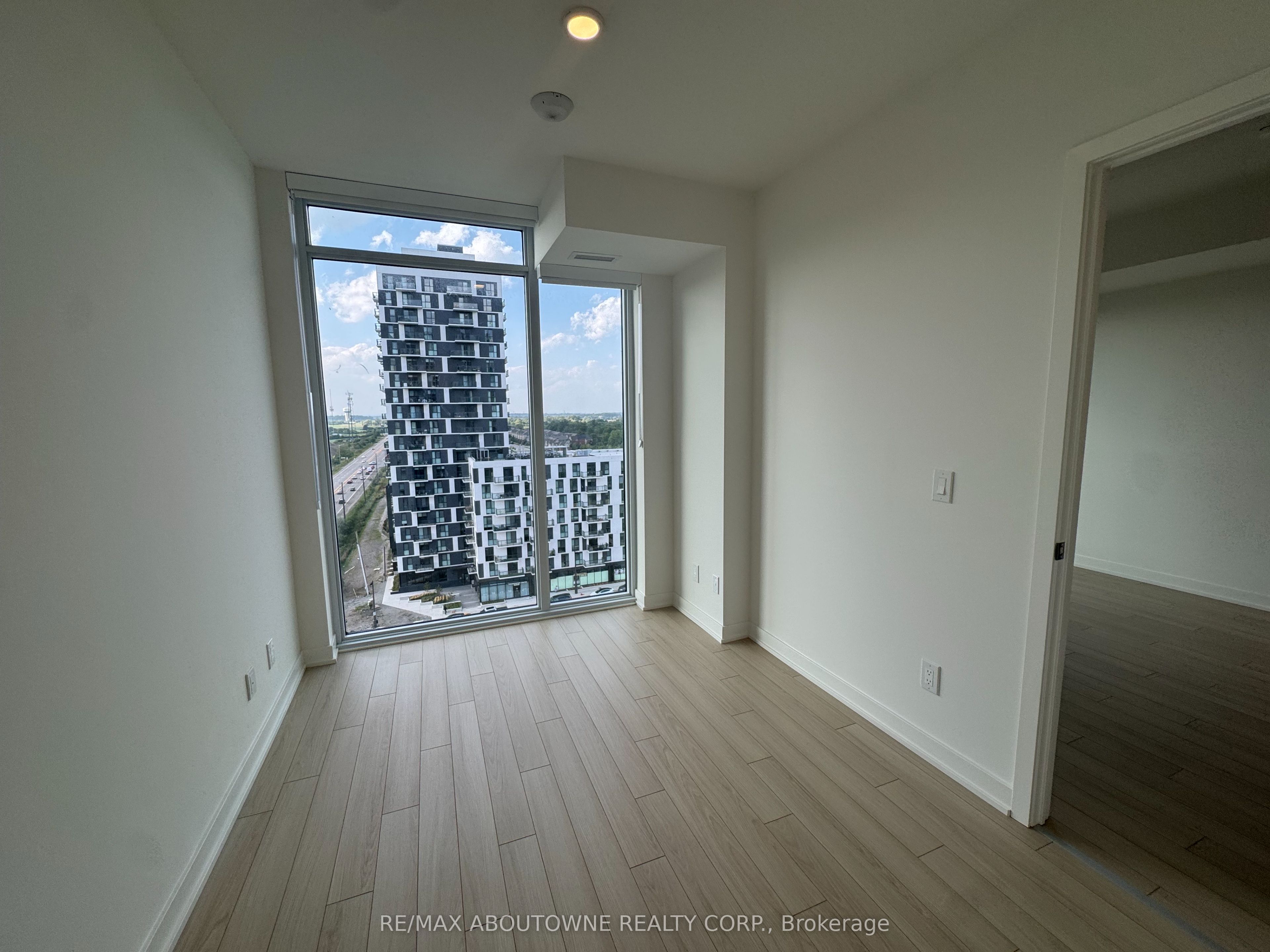 1204 – 3079 Trafalgar Road, Oakville ‣ W12612454 1204 – 3079 Trafalgar Road, Oakville ‣ W12612454