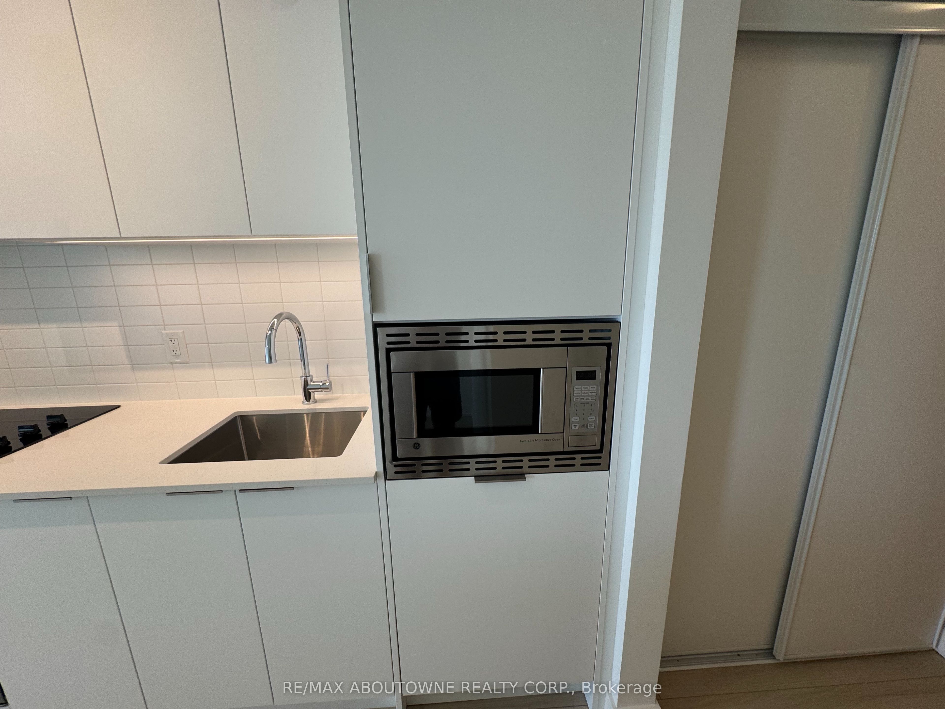 1204 – 3079 Trafalgar Road, Oakville ‣ W12612454 1204 – 3079 Trafalgar Road, Oakville ‣ W12612454