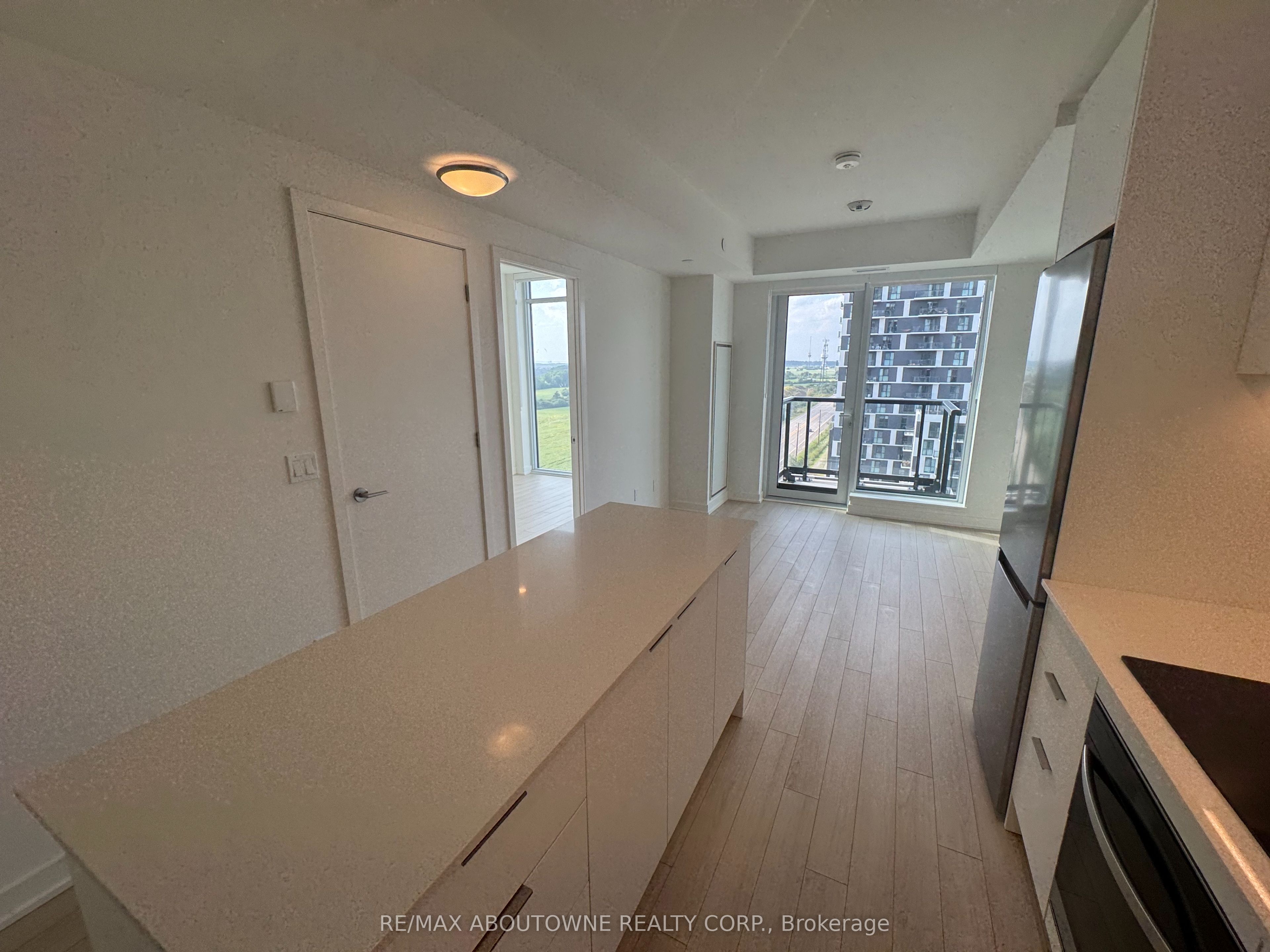 1204 – 3079 Trafalgar Road, Oakville ‣ W12612454 1204 – 3079 Trafalgar Road, Oakville ‣ W12612454