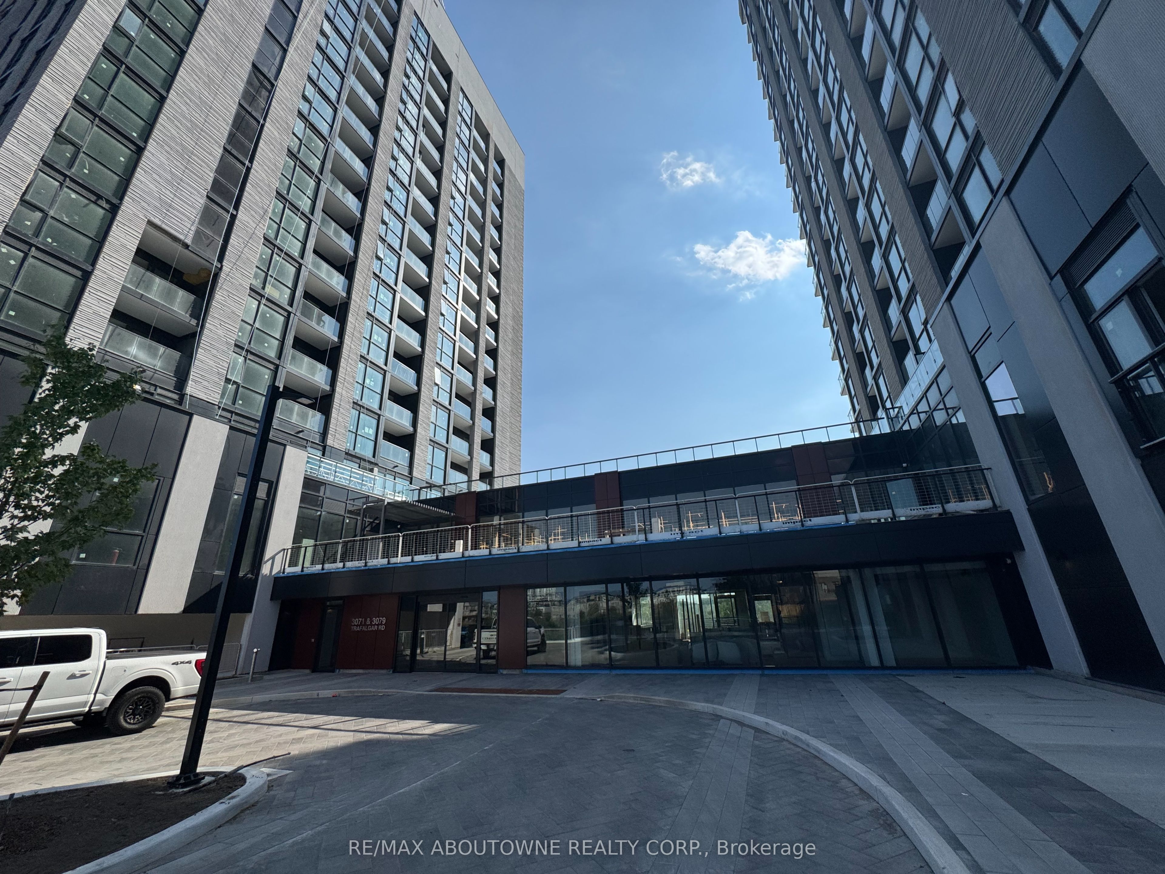 1204 – 3079 Trafalgar Road, Oakville ‣ W12612454 1204 – 3079 Trafalgar Road, Oakville ‣ W12612454