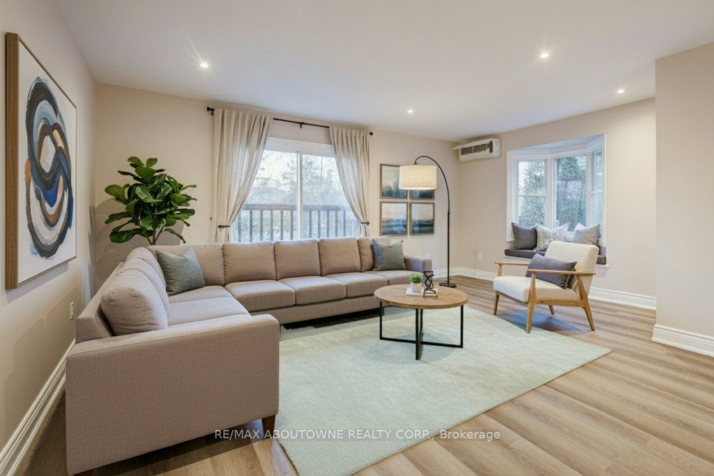 13 Normandy Place, Oakville ‣ W12612766 13 Normandy Place, Oakville ‣ W12612766