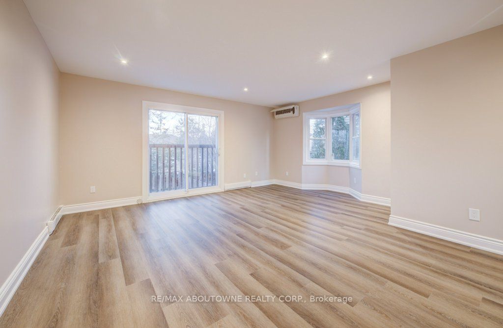 13 Normandy Place, Oakville ‣ W12612766 13 Normandy Place, Oakville ‣ W12612766