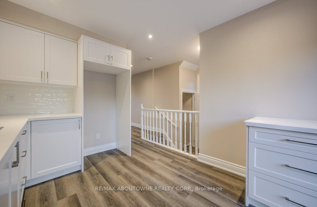 13 Normandy Place, Oakville ‣ W12612766 13 Normandy Place, Oakville ‣ W12612766