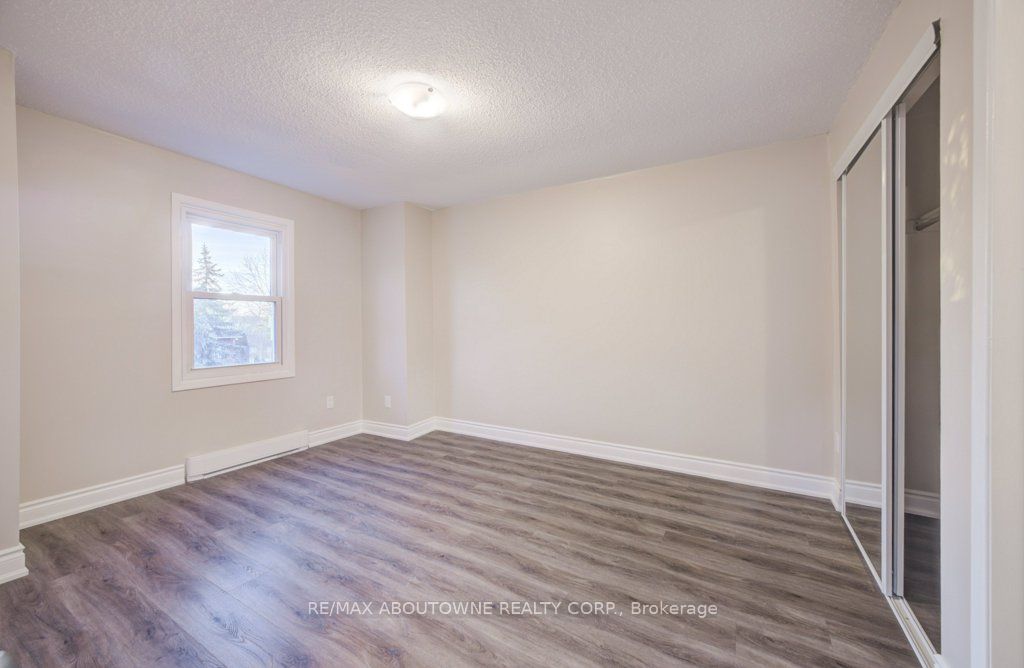 13 Normandy Place, Oakville ‣ W12612766 13 Normandy Place, Oakville ‣ W12612766