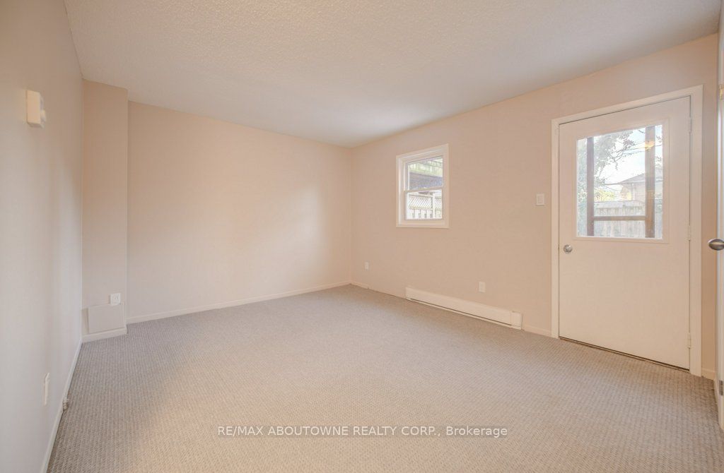 13 Normandy Place, Oakville ‣ W12612766 13 Normandy Place, Oakville ‣ W12612766