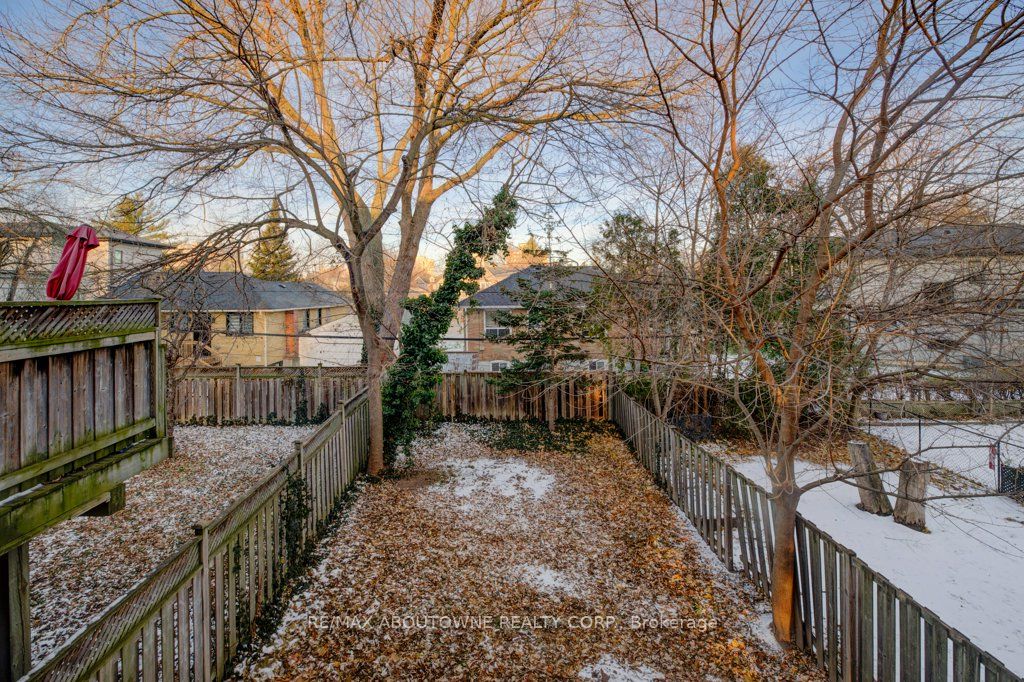 13 Normandy Place, Oakville ‣ W12612766 13 Normandy Place, Oakville ‣ W12612766