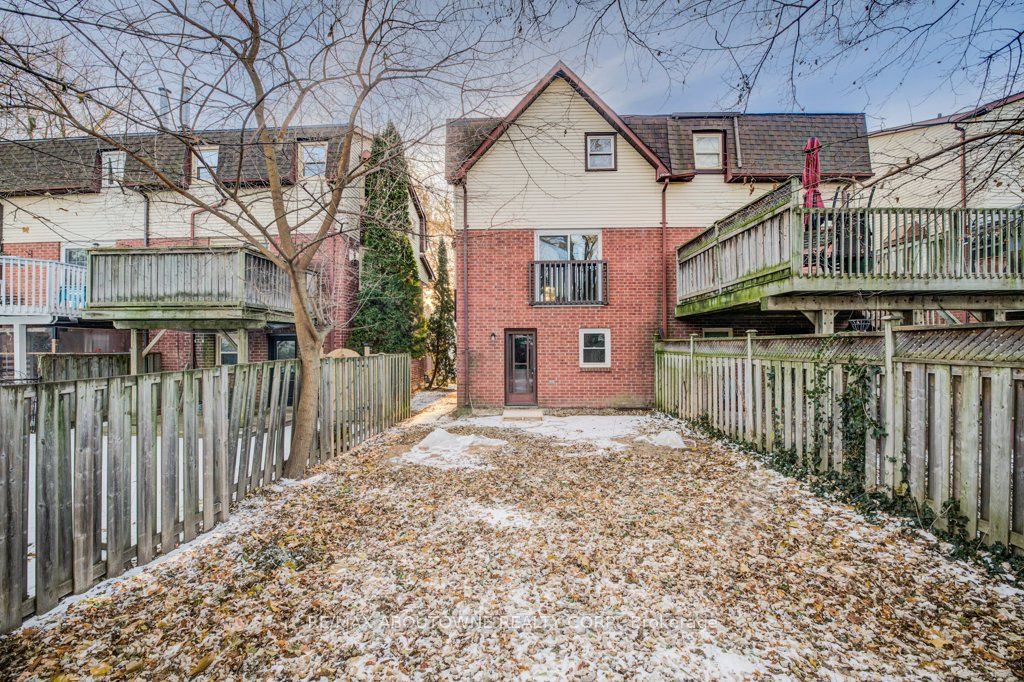 13 Normandy Place, Oakville ‣ W12612766 13 Normandy Place, Oakville ‣ W12612766