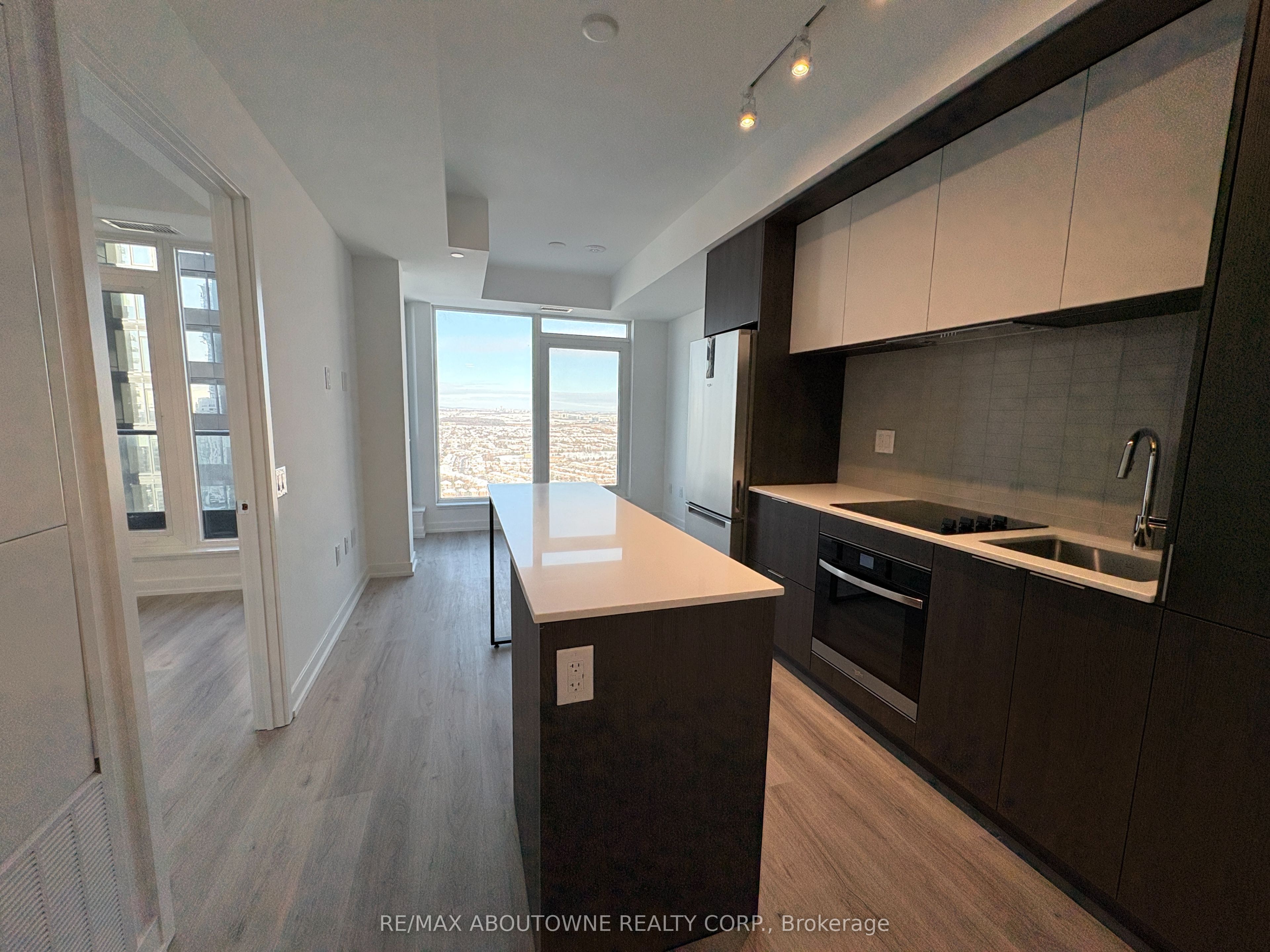 3401 – 395 Square One Drive, Mississauga ‣ W12627954 3401 – 395 Square One Drive, Mississauga ‣ W12627954