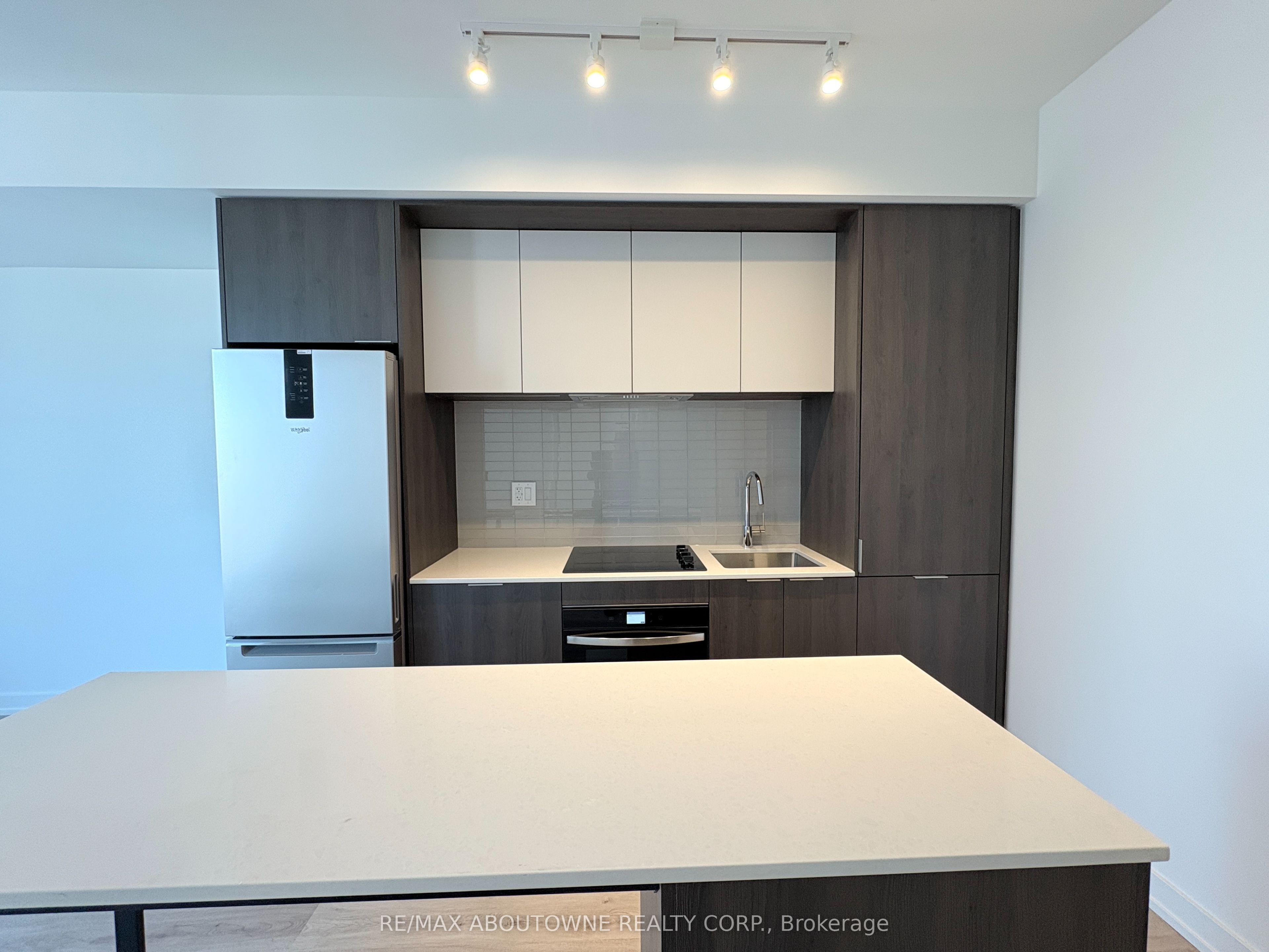 3401 – 395 Square One Drive, Mississauga ‣ W12627954 3401 – 395 Square One Drive, Mississauga ‣ W12627954