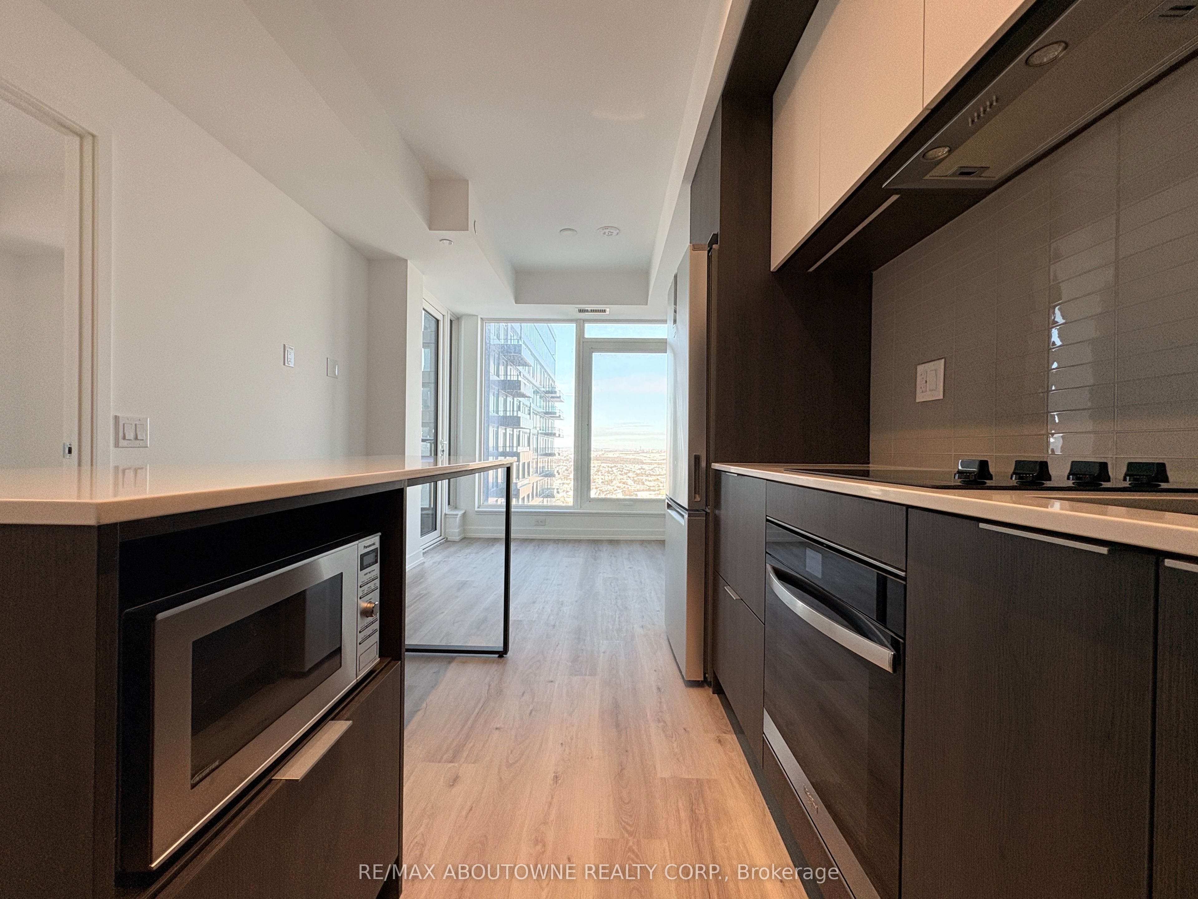 3401 – 395 Square One Drive, Mississauga ‣ W12627954 3401 – 395 Square One Drive, Mississauga ‣ W12627954