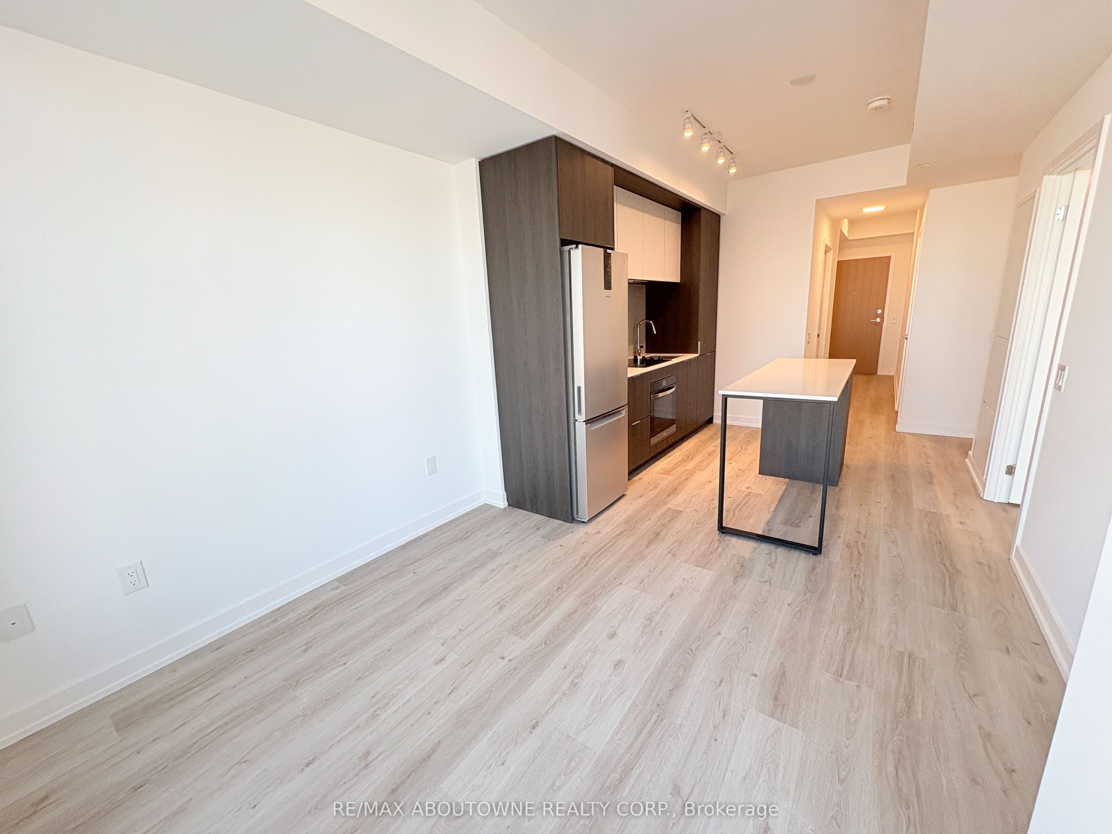 3401 – 395 Square One Drive, Mississauga ‣ W12627954 3401 – 395 Square One Drive, Mississauga ‣ W12627954