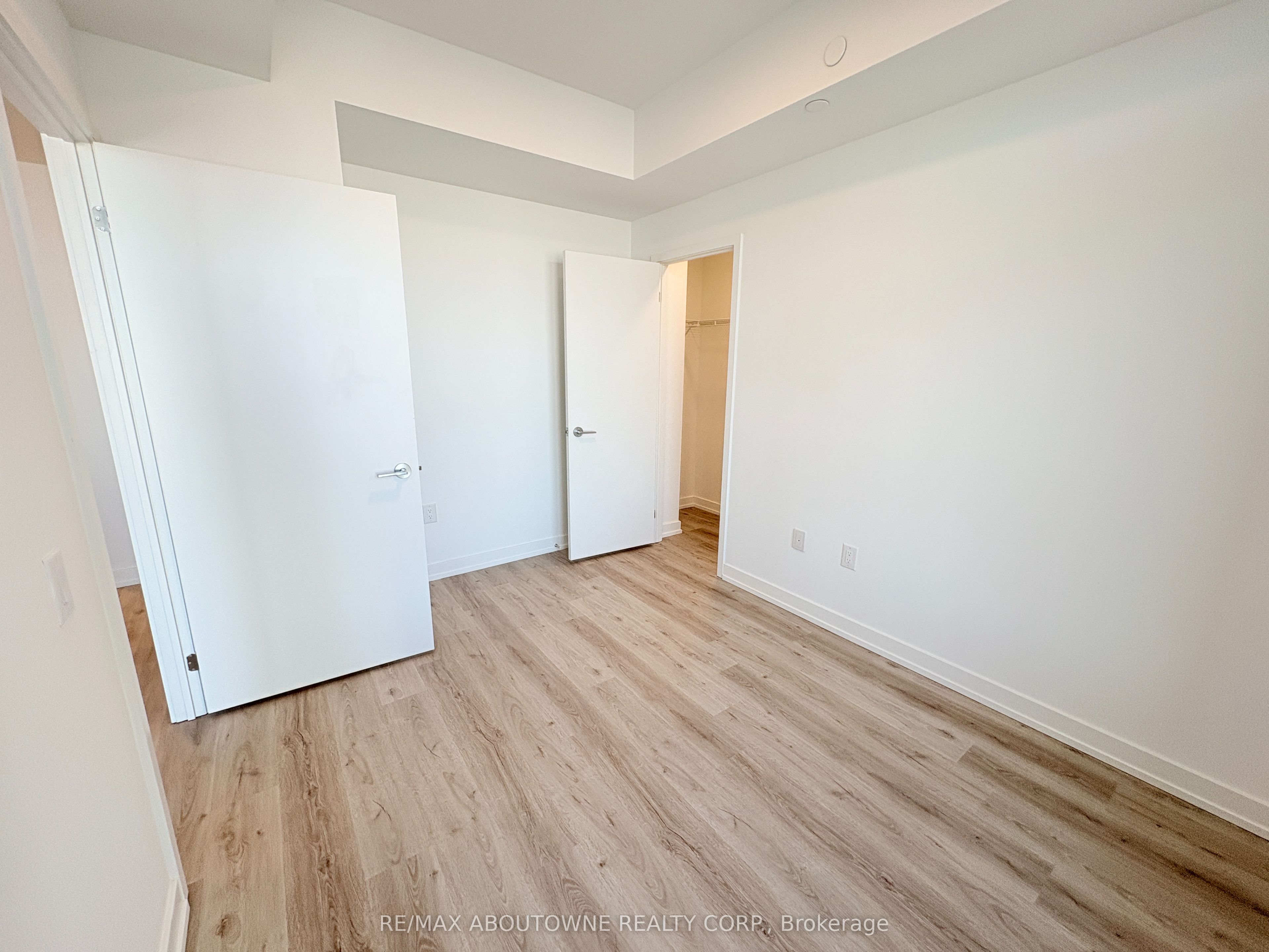 3401 – 395 Square One Drive, Mississauga ‣ W12627954 3401 – 395 Square One Drive, Mississauga ‣ W12627954