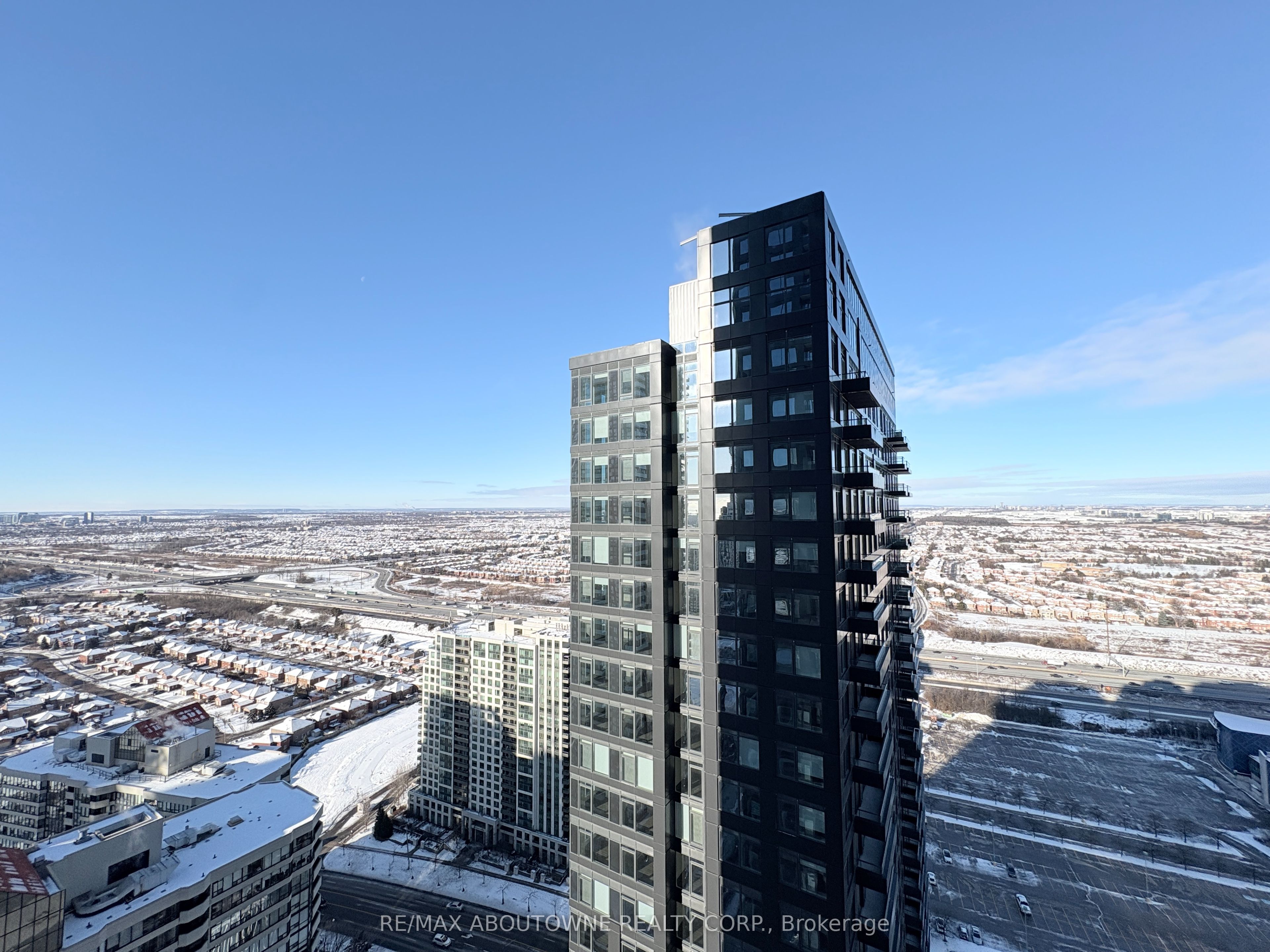 3401 – 395 Square One Drive, Mississauga ‣ W12627954 3401 – 395 Square One Drive, Mississauga ‣ W12627954